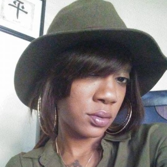 Raw Roots With Queen Deme Rue - Picture 4 of 8